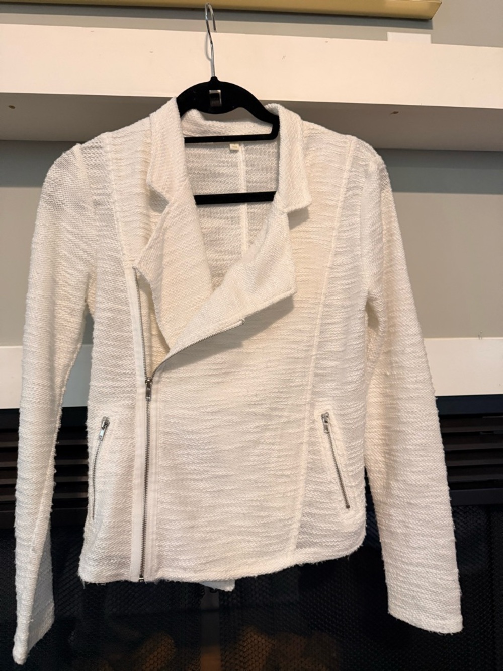 Gianna Bini lightweight white jacket with silver zipper. Size small
